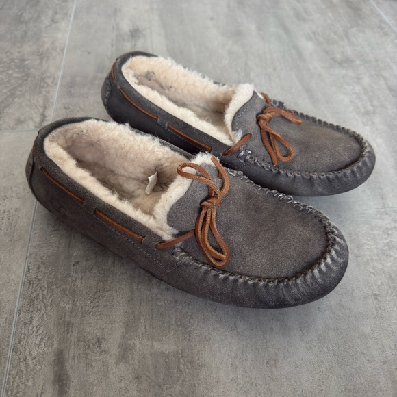 UGG Dakota Shearling Wool Moccasin Slippers Cozy Gray Size 8 - Picture 3 of 11